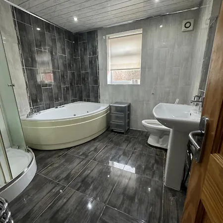 Peace House Homestay *